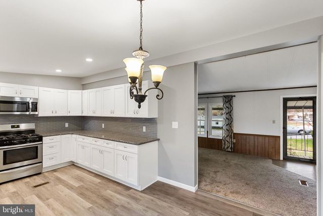 908 KELLY DR, Mount Wolf, PA 17347