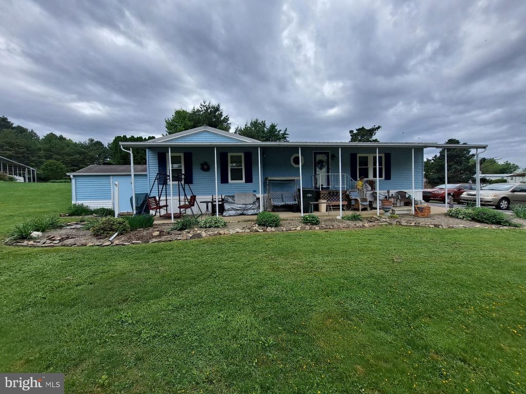 908 KELLY DR, Mount Wolf, PA 17347