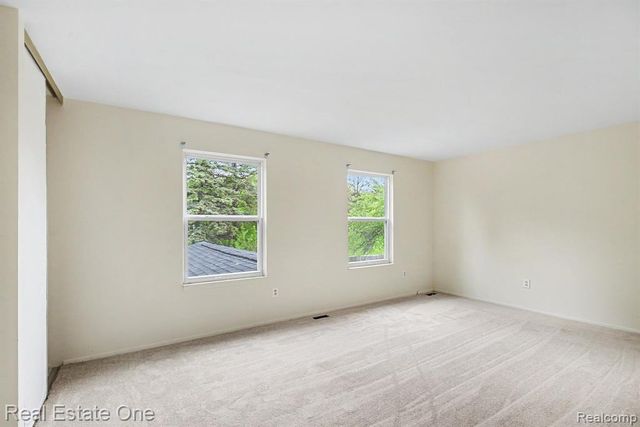 1749 Freemont Drive, Troy, MI 48098