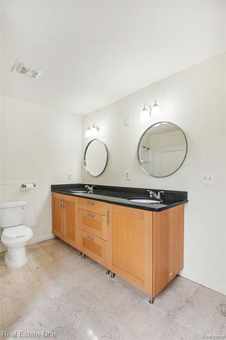 1749 Freemont Drive, Troy, MI 48098