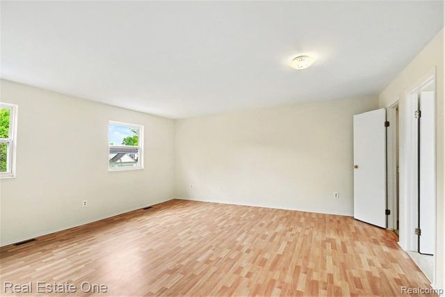 1749 Freemont Drive, Troy, MI 48098
