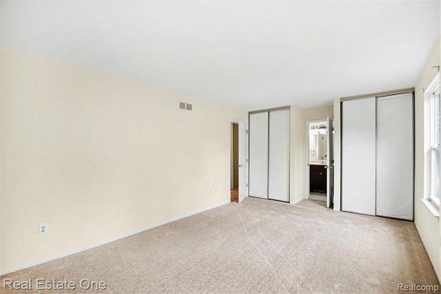 1749 Freemont Drive, Troy, MI 48098