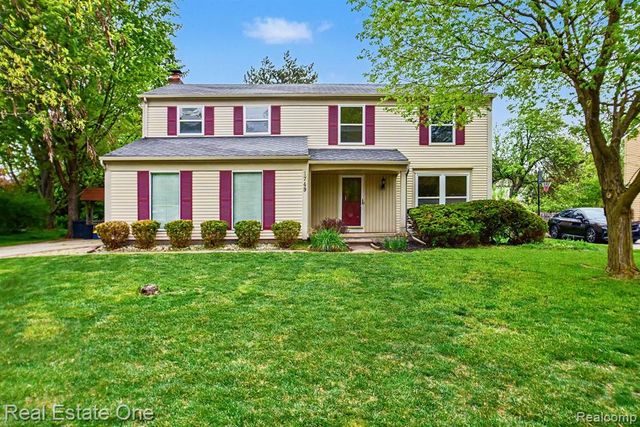 1749 Freemont Drive, Troy, MI 48098