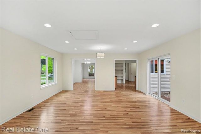 1749 Freemont Drive, Troy, MI 48098
