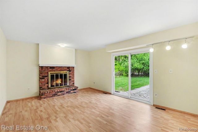 1749 Freemont Drive, Troy, MI 48098