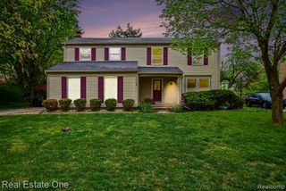 1749 Freemont Drive, Troy, MI 48098
