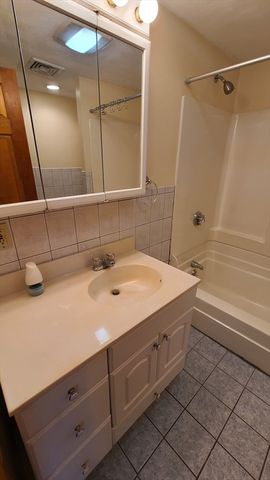414 Hanover Street 5, Boston, MA 02113