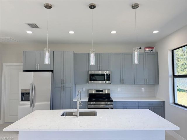 315 NW 3rd LN, Cape Coral, FL 33993