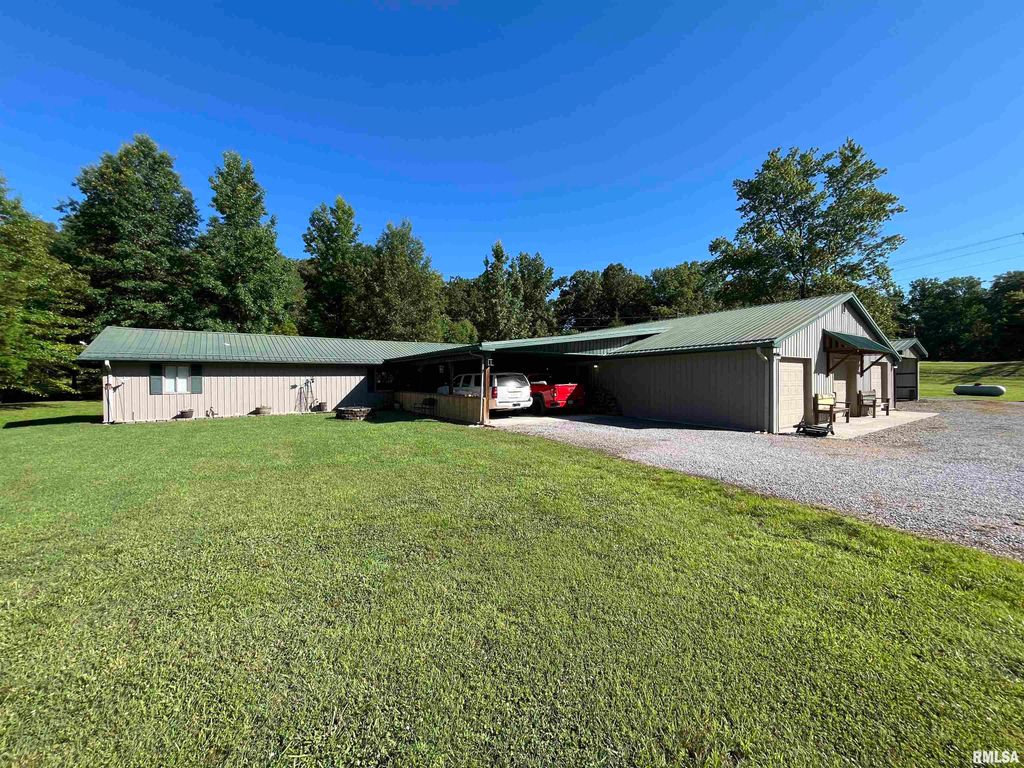 Image 1 of property listing at 40 State Forest Road, Jonesboro, IL 62952