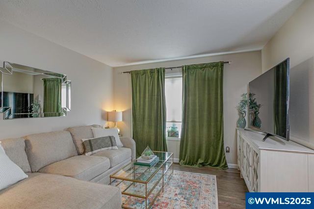 2337 Margarett St NW, Salem, OR 97304