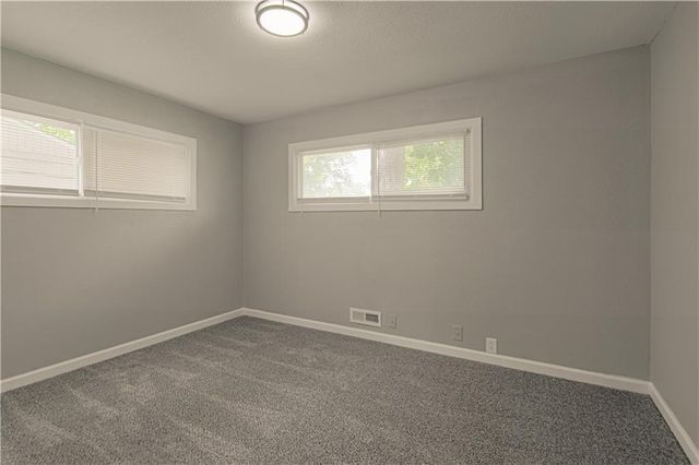 11003 Cambridge Avenue, Kansas City, MO 64134