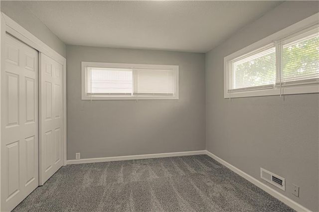 11003 Cambridge Avenue, Kansas City, MO 64134