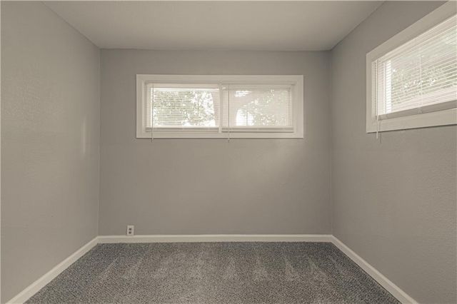 11003 Cambridge Avenue, Kansas City, MO 64134