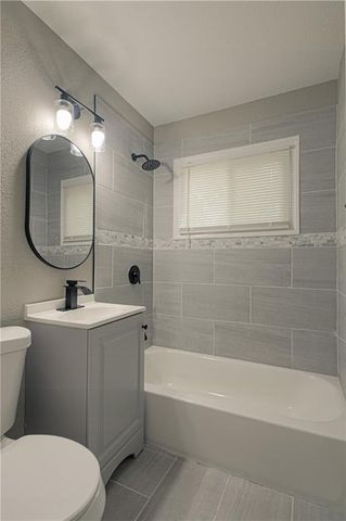 11003 Cambridge Avenue, Kansas City, MO 64134
