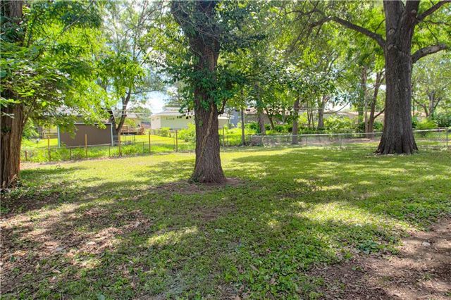 11003 Cambridge Avenue, Kansas City, MO 64134