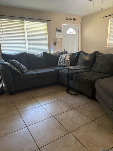 2210 S Woodcrest St, Denham Springs, LA 70726