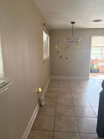 2210 S Woodcrest St, Denham Springs, LA 70726