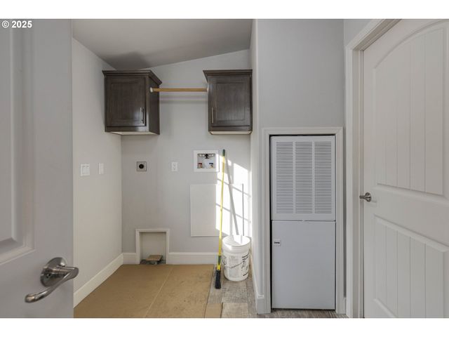 25110 Sw RED PRAIRIE Rd, Sheridan, OR 97378