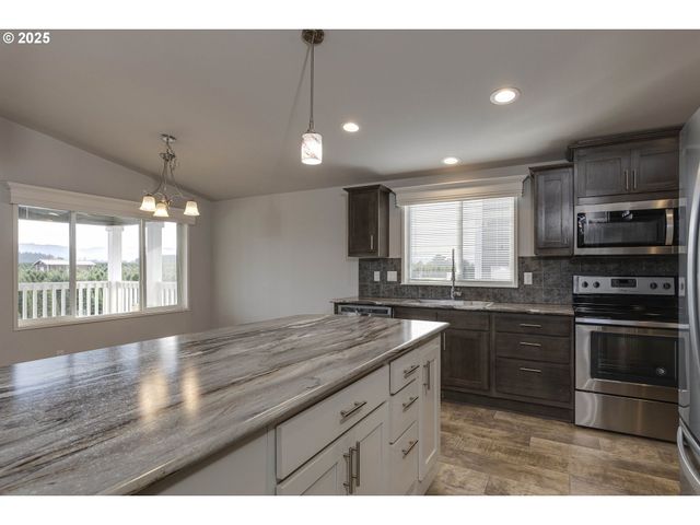 25110 Sw RED PRAIRIE Rd, Sheridan, OR 97378