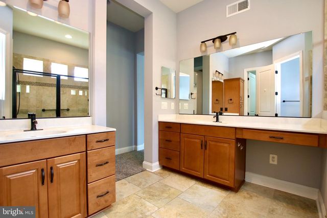 114 TURNSTONE LN, Lake Frederick, VA 22630