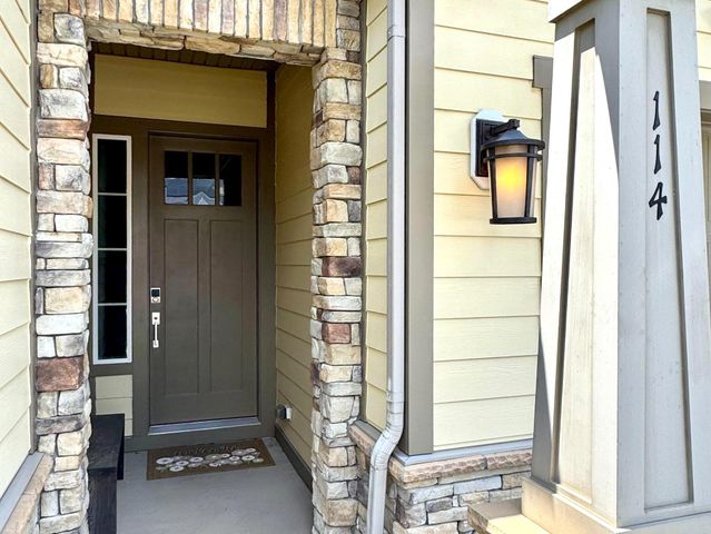 114 TURNSTONE LN, Lake Frederick, VA 22630