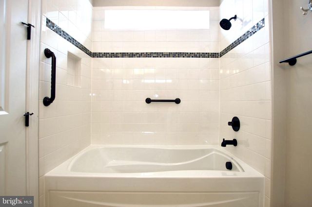 114 TURNSTONE LN, Lake Frederick, VA 22630
