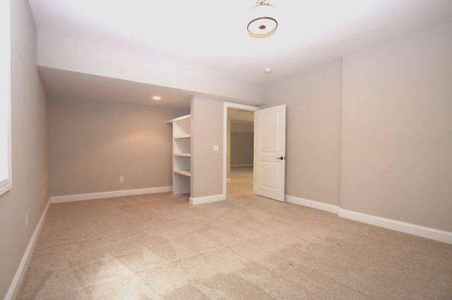 114 TURNSTONE LN, Lake Frederick, VA 22630