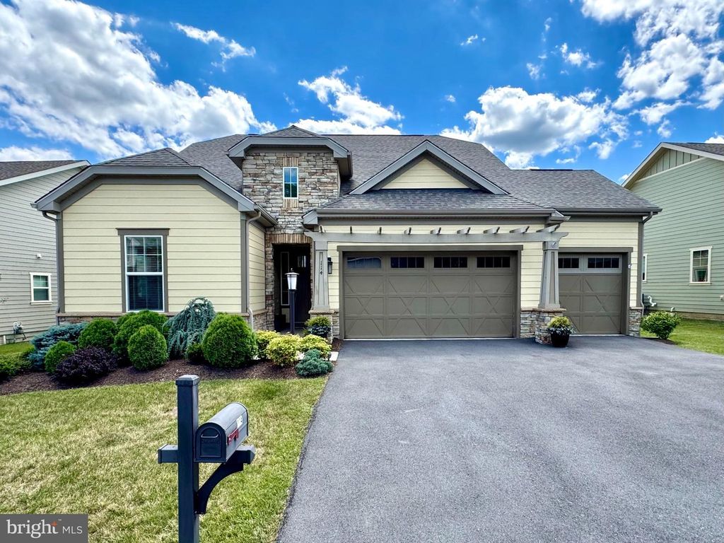 114 TURNSTONE LN, Lake Frederick, VA 22630