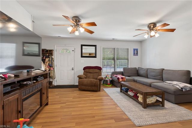 342 Plum DR, Hartfield, VA 23071