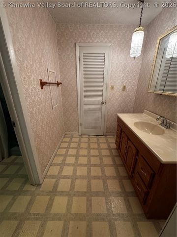 6192 Huff Creek Highway, Davin, WV 25617