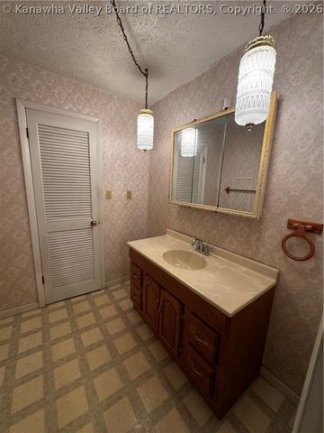 6192 Huff Creek Highway, Davin, WV 25617