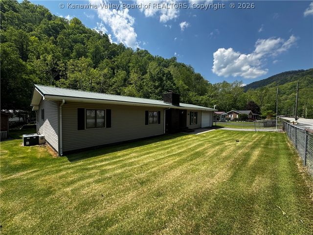 6192 Huff Creek Highway, Davin, WV 25617