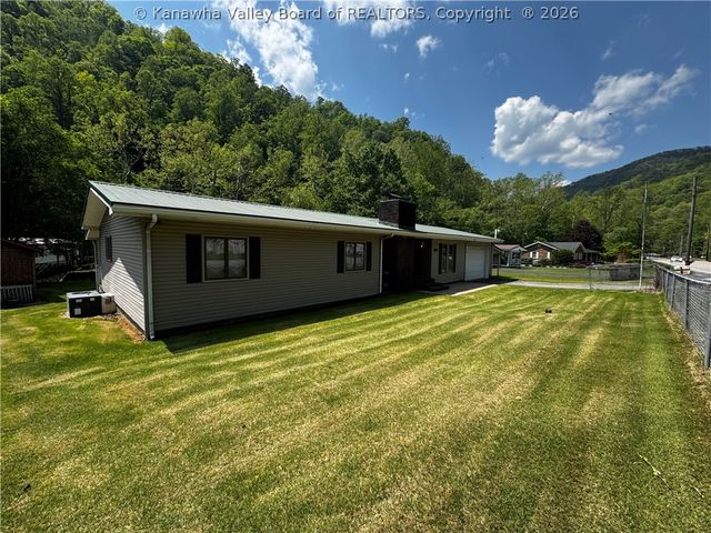 6192 Huff Creek Highway, Davin, WV 25617