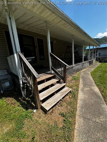 6192 Huff Creek Highway, Davin, WV 25617