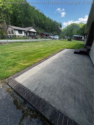 6192 Huff Creek Highway, Davin, WV 25617