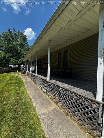6192 Huff Creek Highway, Davin, WV 25617