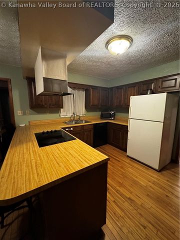 6192 Huff Creek Highway, Davin, WV 25617