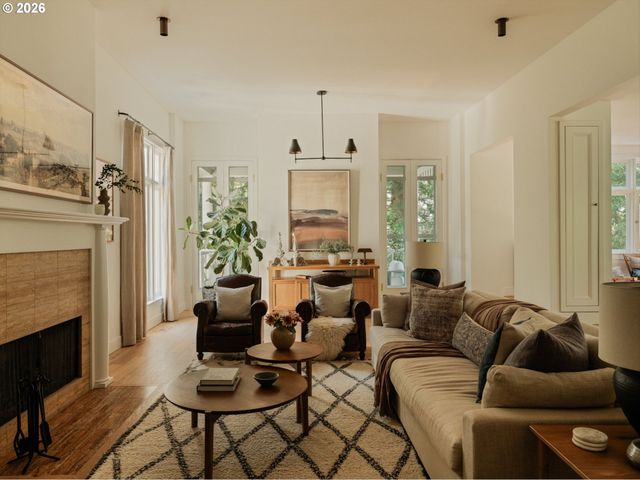 1615 S GREENWOOD Rd, Portland, OR 97219