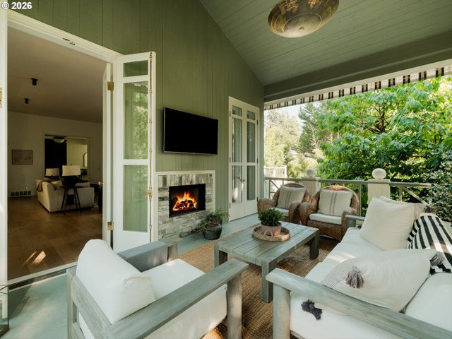 1615 S GREENWOOD Rd, Portland, OR 97219