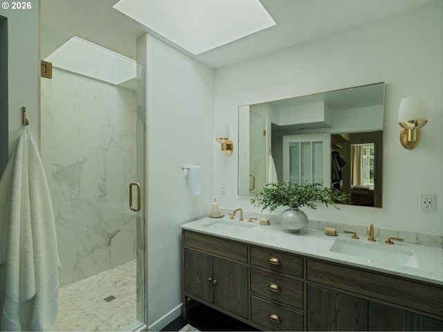 1615 S GREENWOOD Rd, Portland, OR 97219
