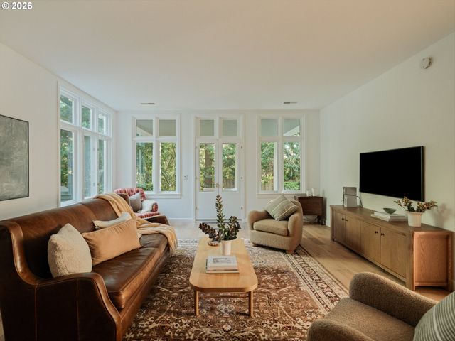 1615 S GREENWOOD Rd, Portland, OR 97219