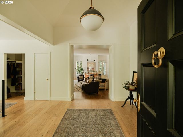 1615 S GREENWOOD Rd, Portland, OR 97219