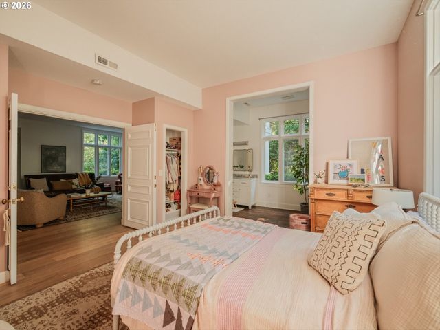 1615 S GREENWOOD Rd, Portland, OR 97219