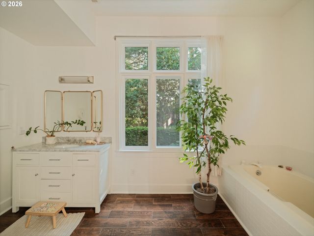 1615 S GREENWOOD Rd, Portland, OR 97219