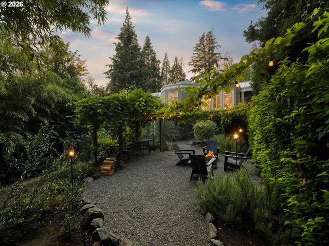 1615 S GREENWOOD Rd, Portland, OR 97219