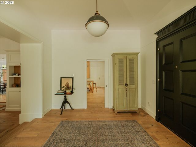 1615 S GREENWOOD Rd, Portland, OR 97219