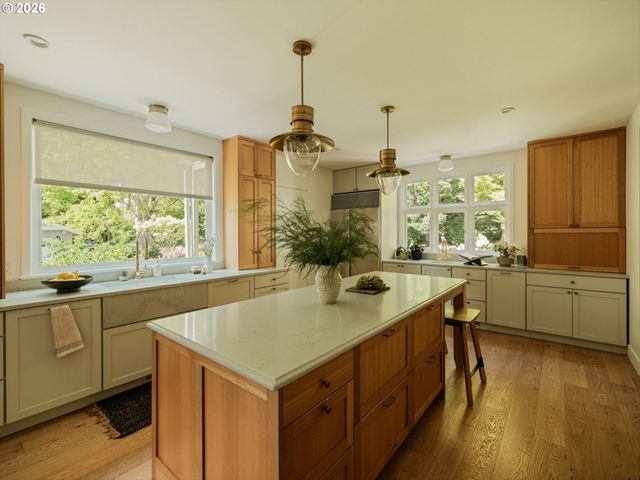 1615 S GREENWOOD Rd, Portland, OR 97219