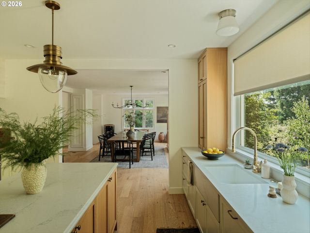 1615 S GREENWOOD Rd, Portland, OR 97219