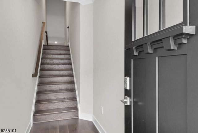 92 Cinnamon Dr, Upper Saddle River Boro, NJ 07458