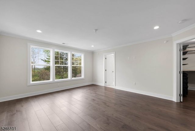 92 Cinnamon Dr, Upper Saddle River Boro, NJ 07458